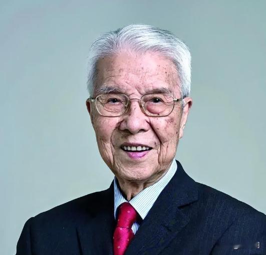 1948年，张金哲医生抱着奄奄一息的女儿，突然拿起手术刀，咬牙划开了孩子的后背。