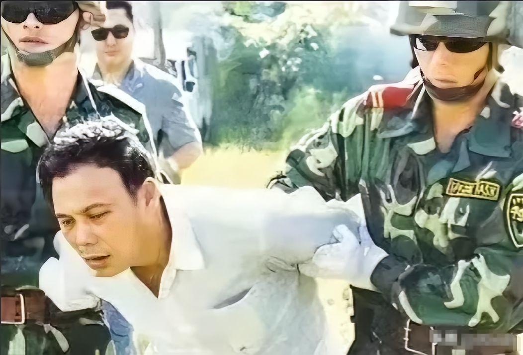 2001年8月13日清晨，原海南省东方市市委书记戚火贵被武警押赴刑场执行死刑。