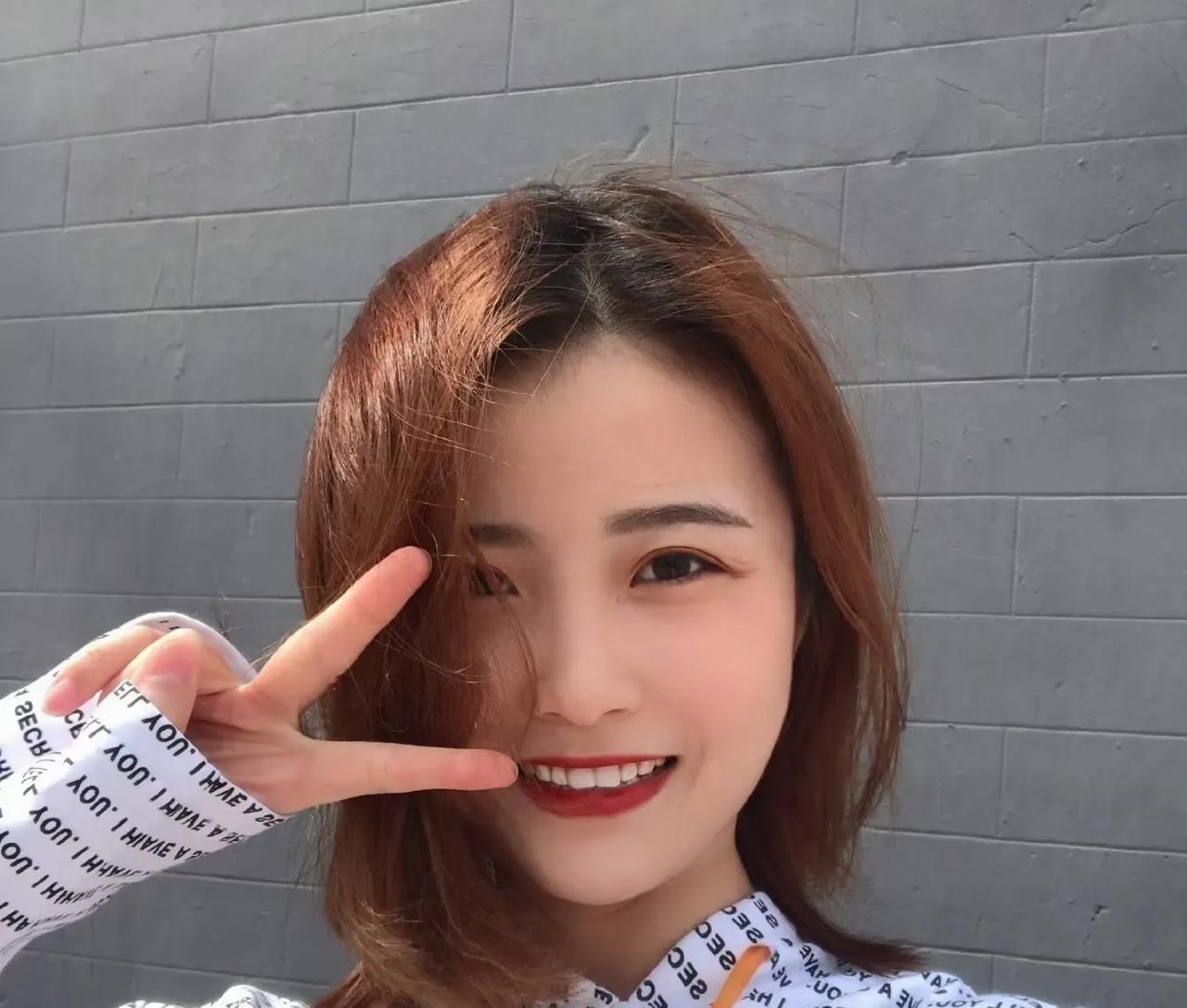 越看这个女孩儿越觉得可惜！是个广场上套圈套来的小鱼都要放掉的善良人啊！邻居也发声
