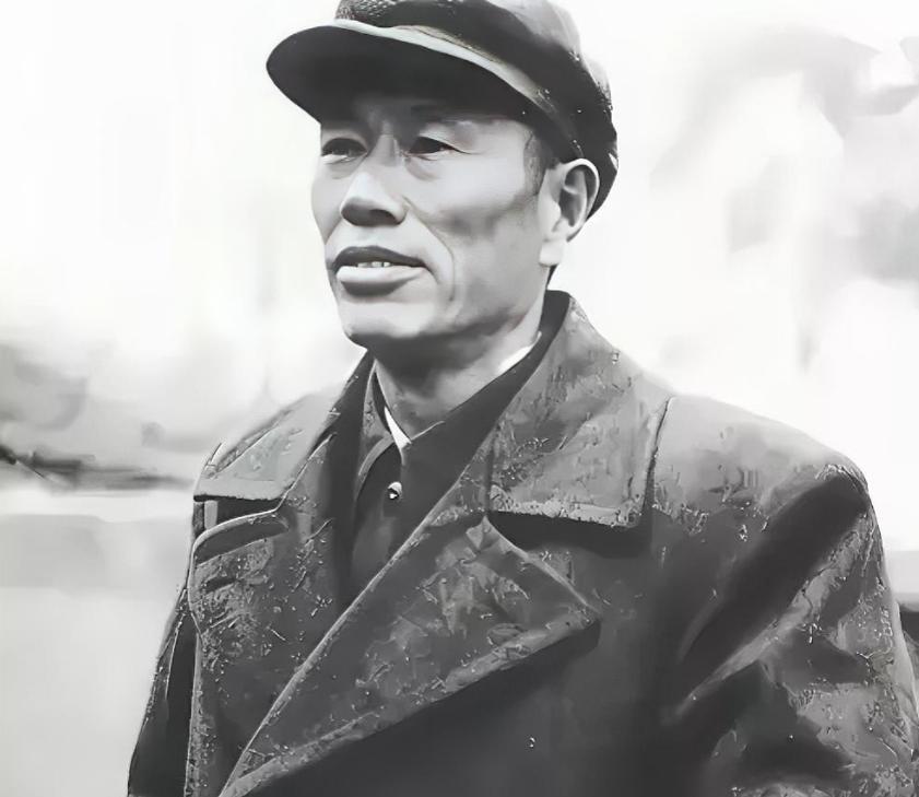 1979年，对越反击时，军委让邓华指挥，邓华拒绝道：我不合适，有两个原因。 