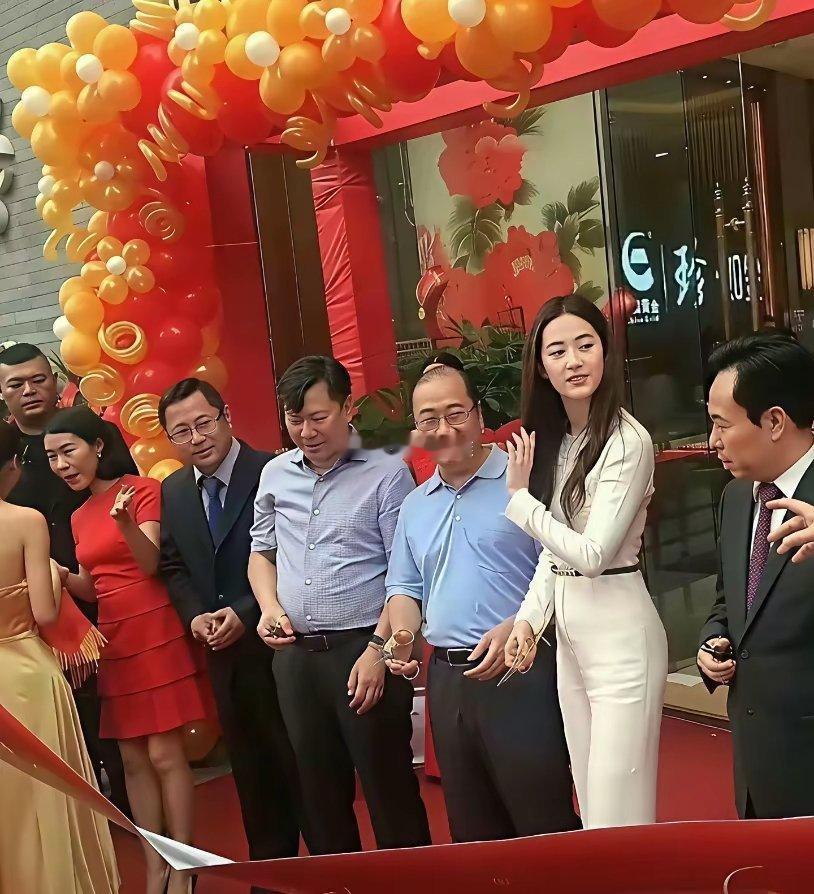 原来刘亦菲线下长这样