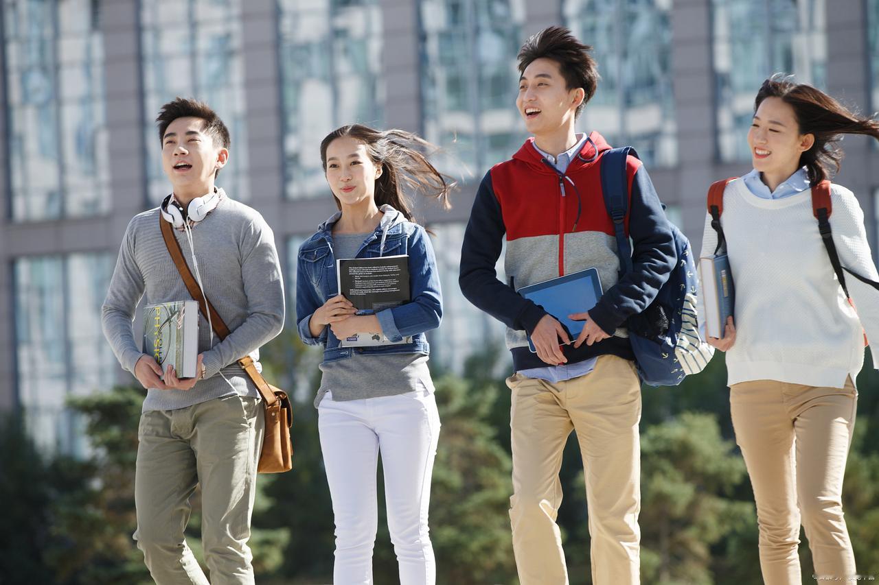 中国科学院大学非985，非211，缺跻身前十名，一是因为中国科学院大学由于地处北