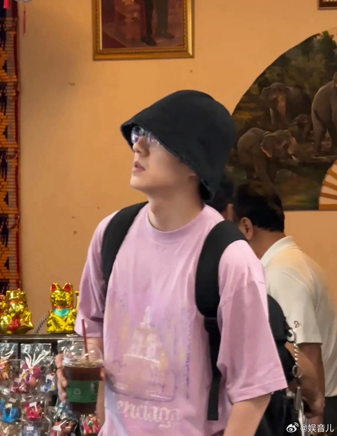 1.baby现在已经找准自己的定位了，专注在时尚圈，主要营销自己的美貌。2.