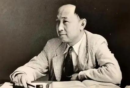 1985年，钱学森气愤地表示：“这是美国佬在玩弄花招，我绝不会受骗！”当时钱学森