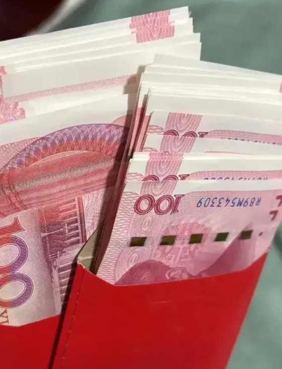 关于随礼，快把我逼疯了，大家帮帮我！老公战友的儿子5月3号结婚，我说随礼10