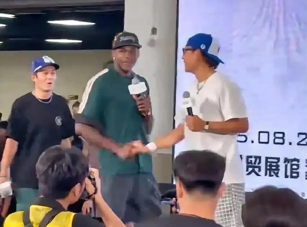 NBA球星中国行扎堆来了，华子跟库里登哥还是没法比。这段时间的NBA球星中国行