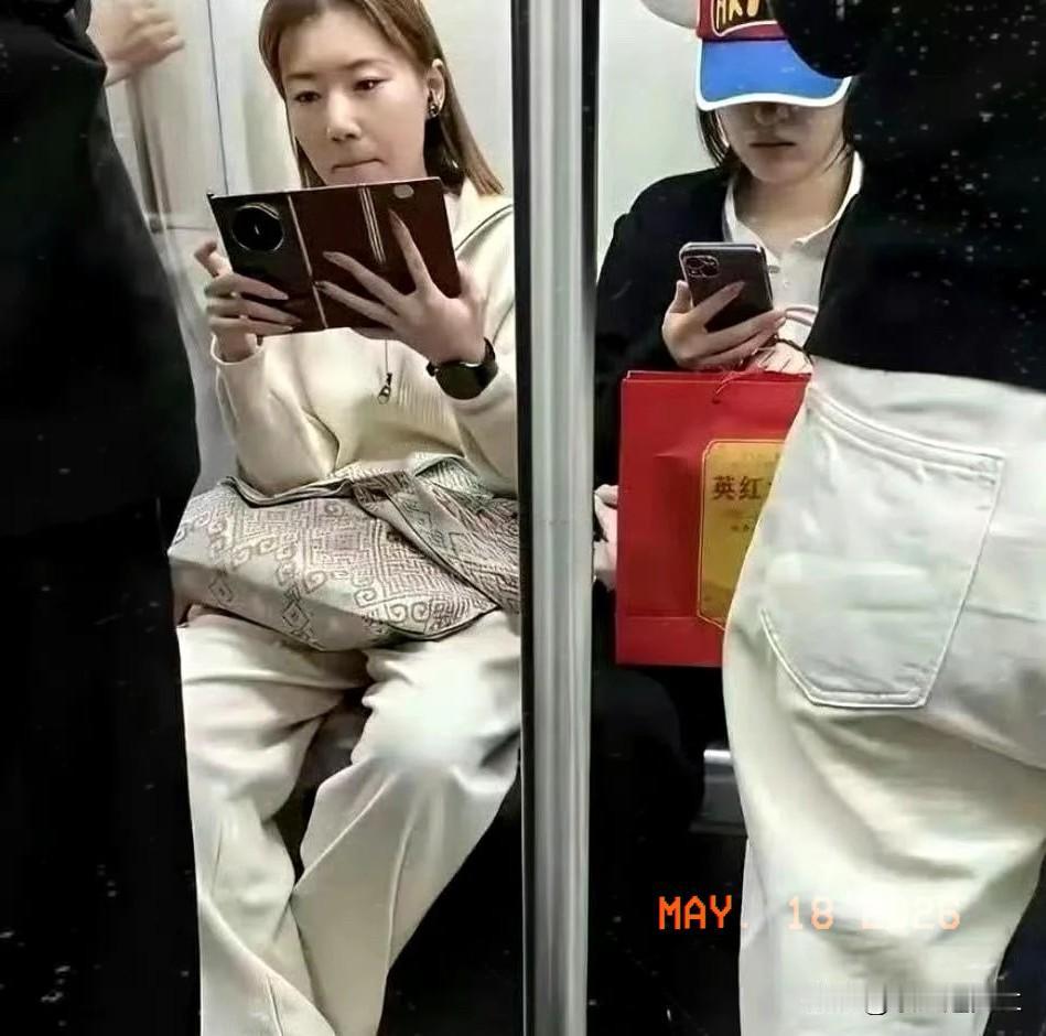真让人感慨啊，这人有钱还是没钱，一眼扫过去就清清楚楚了。
