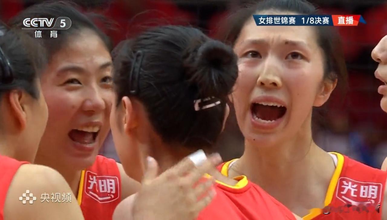 中国女排主攻位置十万火急！主力主攻吴梦洁和庄宇珊在前两局加起来28扣3中7失误，