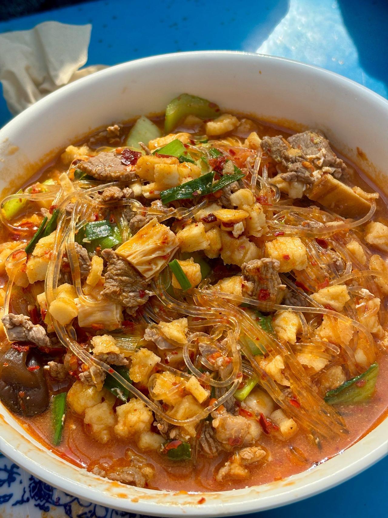 西安泡馍贵，西安黑店多，西安旅游部门不作为，西安找不到吃米饭的地方，社交媒体上关