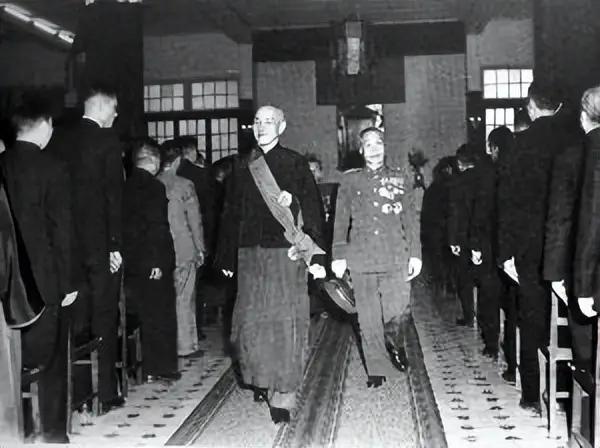 1949年1月，蒋介石被桂系逼到了悬崖边，想获得美国支持，谁知美国对他失望至极，