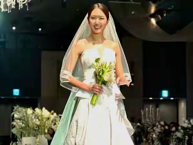 一场婚礼，二公主把财阀父亲崔泰源，那是伤得“体无完肤”！2024年，卢素英和崔