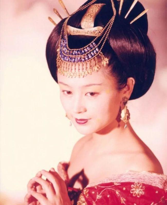 713年，太平公主被李隆基赐死，临刑前，她对李隆基道：“看在我帮你登上皇位的份上