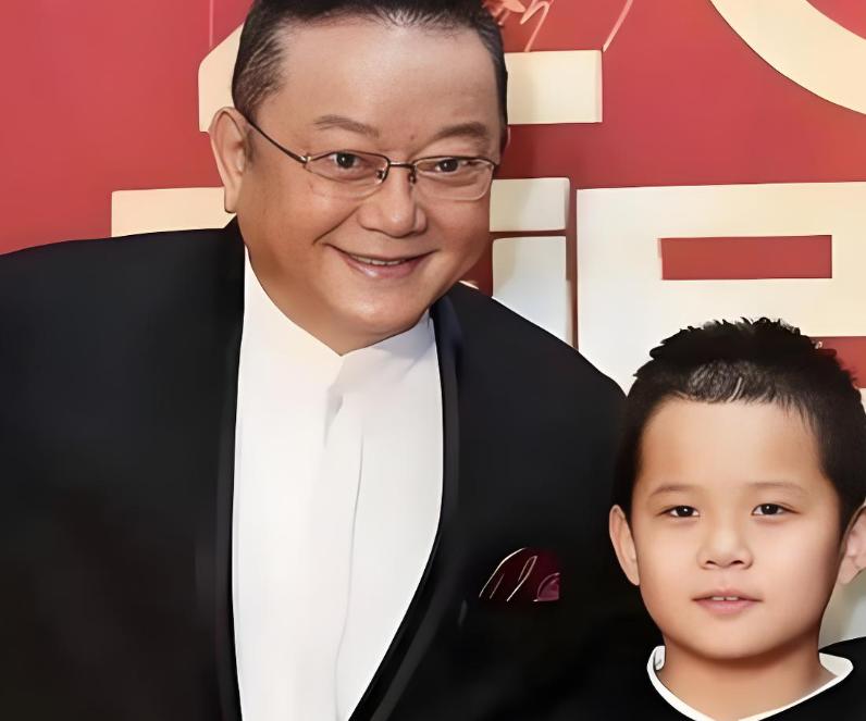 悔不当初！77岁的王刚，60岁的时候得了一子，本以为晚年可以安享清福，没想到1