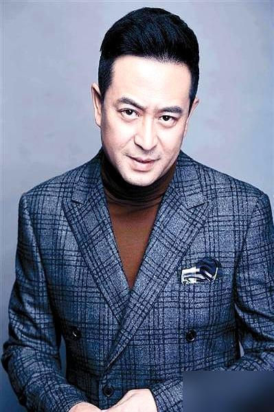 当着全剧组的面，张嘉译拿起对讲机就骂孙浩：你滚回西安种地去！这事当年在圈里传