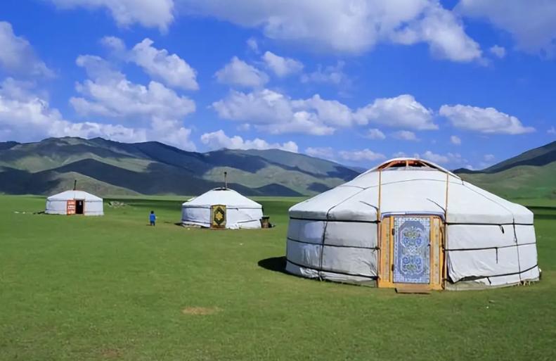 零下40°C，蒙古人住毛毡帐篷为啥不冷？一开始我也纳闷，薄薄一层布能挡啥寒风？直