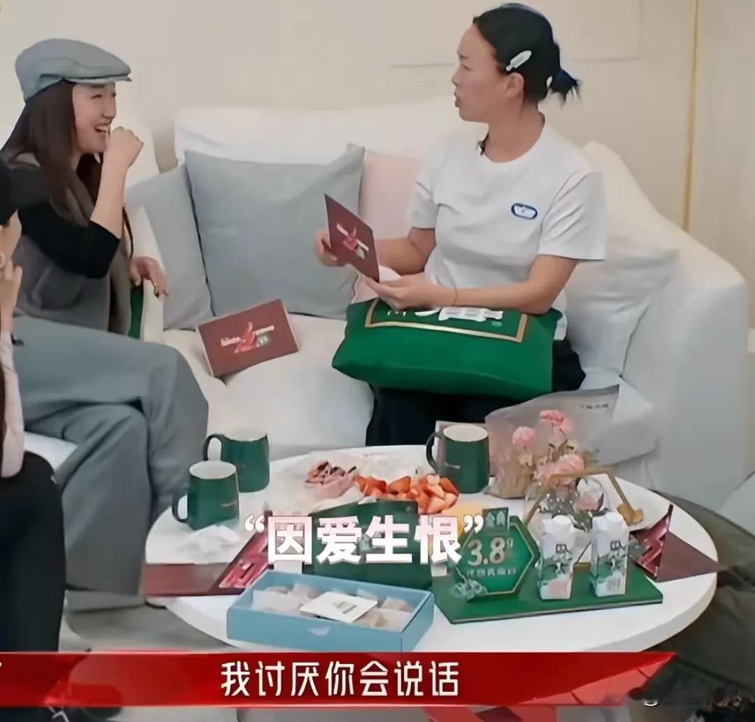 九十年代华语乐坛，南北局势差距鲜明。早年杨钰莹扎根广州迅速爆红，甜歌风靡大江南北