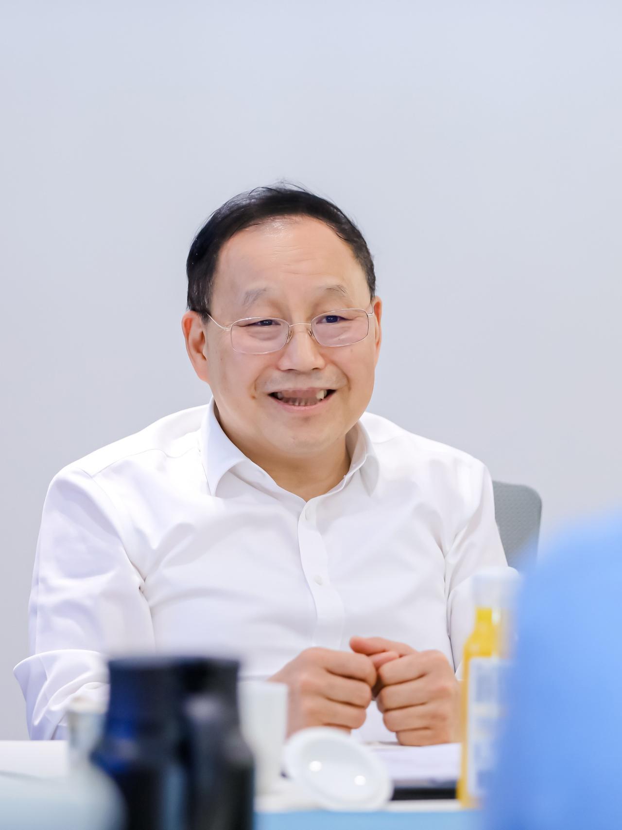 余承东：43分钟突破10万台，问界新M7卖爆了，远超预期。赛力斯张兴海估计又要