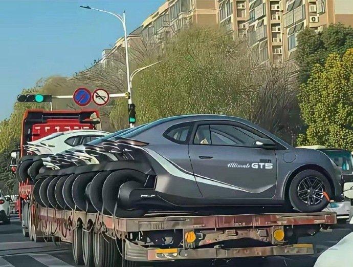 这是什么车啊？在路面没有见过，感觉这辆车好高级，有知道这是什么车吗？这个什么价格