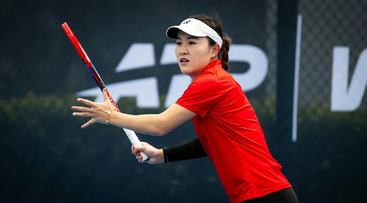 很喜欢看高排位球员去低级别比赛水分，既能找回自信，又能提升排名。1、布里斯班W