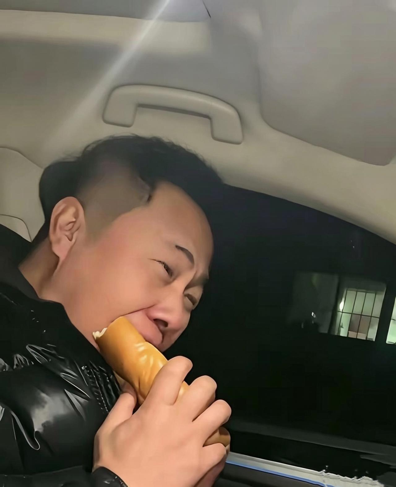 这位父亲的话，戳中无数家长一位爸爸的心里话，震撼好多父母：我在楼下坐车里啃