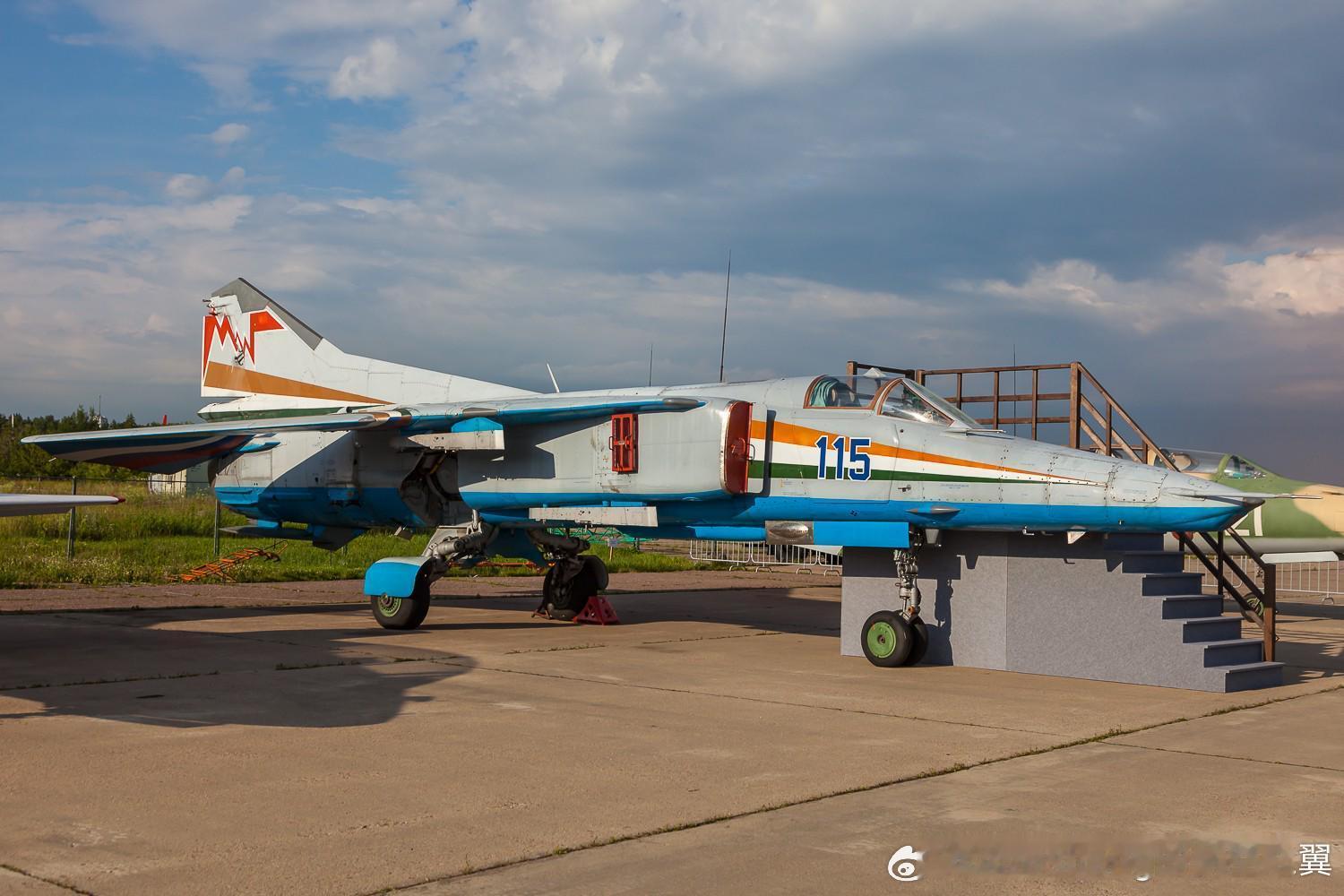 世界上唯一安装AL-31F发动机的米格-27，俄罗斯为了印度空军现代化升级计划而