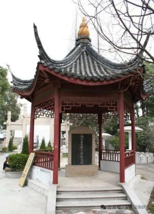 只能说，这样的日本武装人员放在当年一定是一个烧杀抢掠无恶不作的鬼子！对于日本