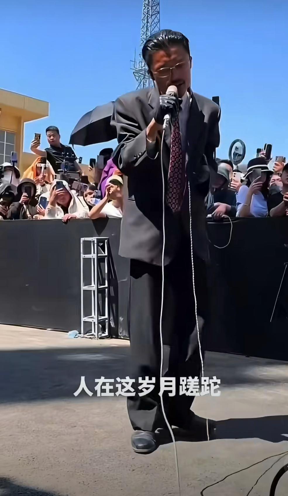 为郭有才重新回到菏泽南站的勇气叫好！流量褪去，郭有才又站回了菏泽南站，一夜之间