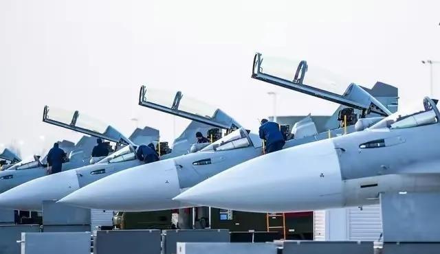 美国说，一旦和中国展开空战，中国的3000架战机就是摆设。一些美国人曾说中国的空