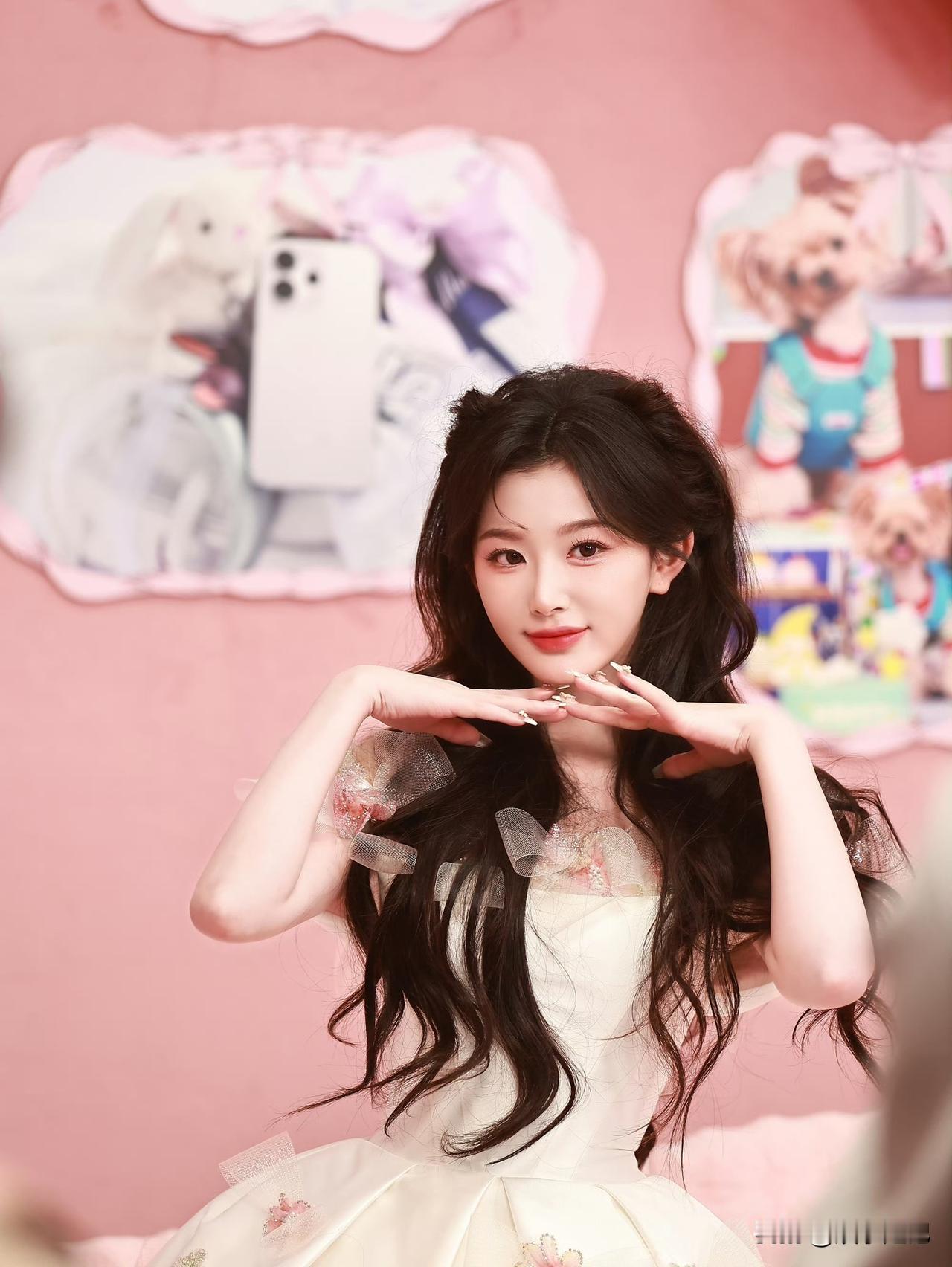 孔雪儿，甜系少女