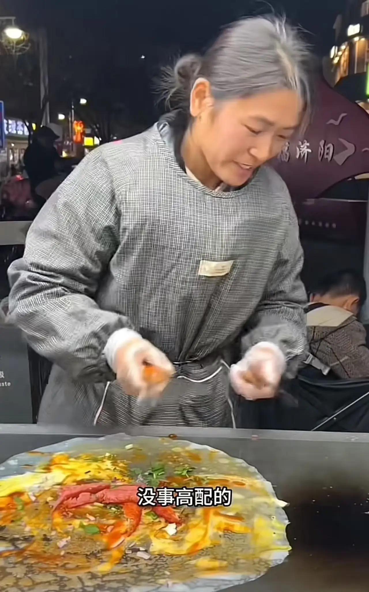 山东济宁：女子带自闭症儿子摆摊，陌生男子讨凉皮，结局却暖哭全网山东济宁的深