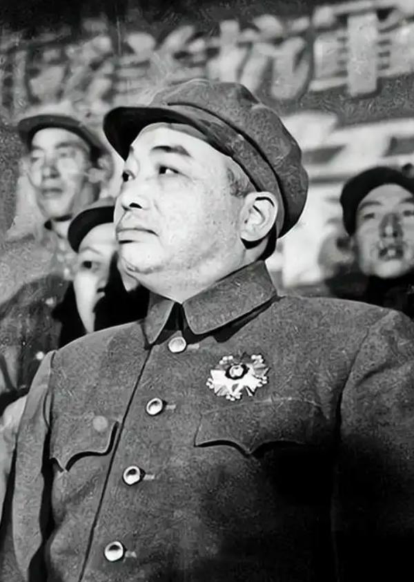 彭老总称呼自己部下是有艺术的。在中国人民志愿军司令部，彭老总称呼自己的部下：第一