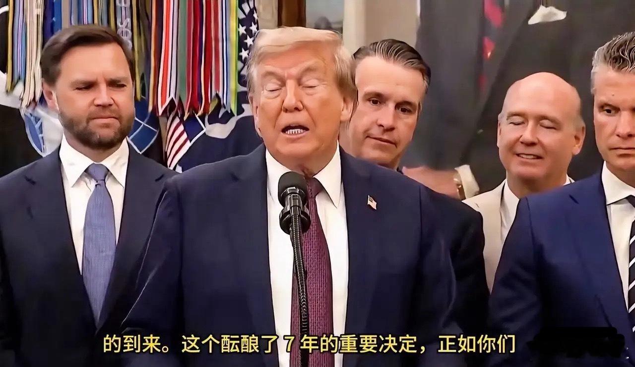 突发！79岁的特朗普为了证明自己没有中风、患病不能露面，被认为故意在社交平台上发