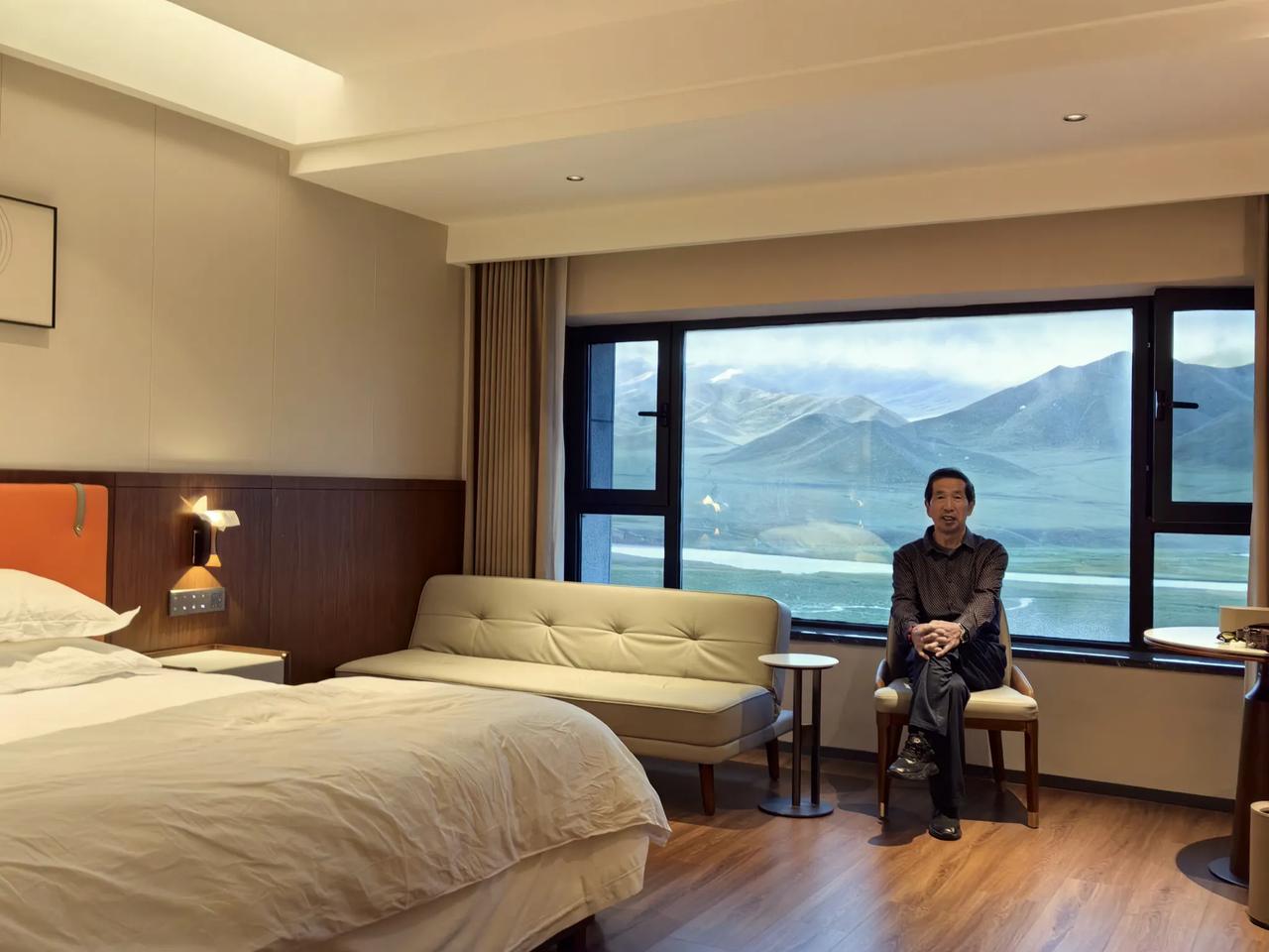 新疆旅游回放最后一天新疆旅游最后一天，早上从巴音布鲁克璞悦风华酒店吃完早饭出发