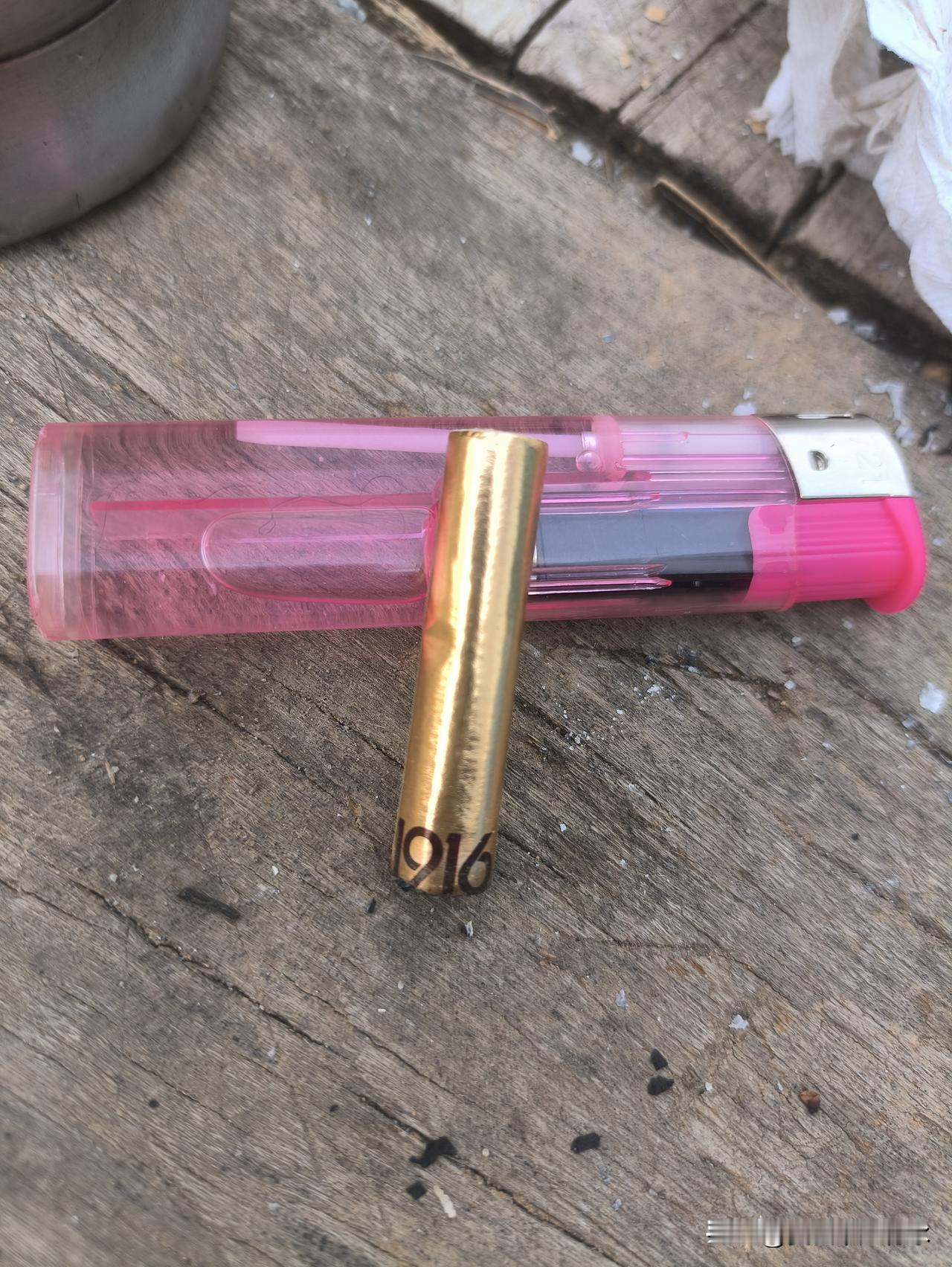 我始终认为，靠辛苦劳作挣钱的人理应戒掉烟瘾。如今，一盒普通香烟至少要十几元，稍