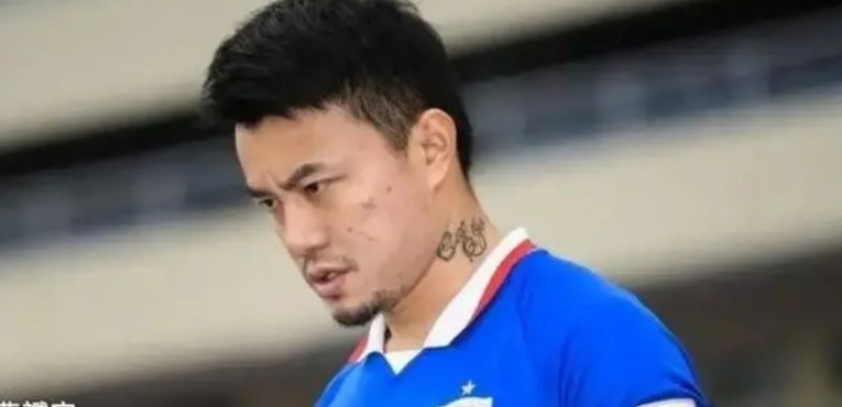 你说气不气人！从于汉超退役的待遇反观曹赟定的遭遇，真应了“没有对比就没有伤害”这