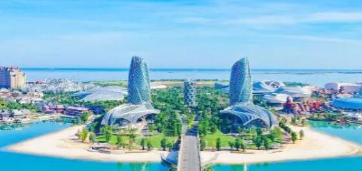 耗资千亿雕琢而出的海南海花岛，是国内最具反差感的人工度假海岛。🌞这座被