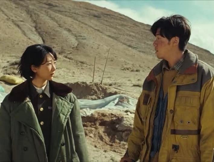 杨紫张哲华狼狗系意外好嗑嗑点在于极致纯粹！白菊的世界复杂坚硬，而邵云飞是她身边