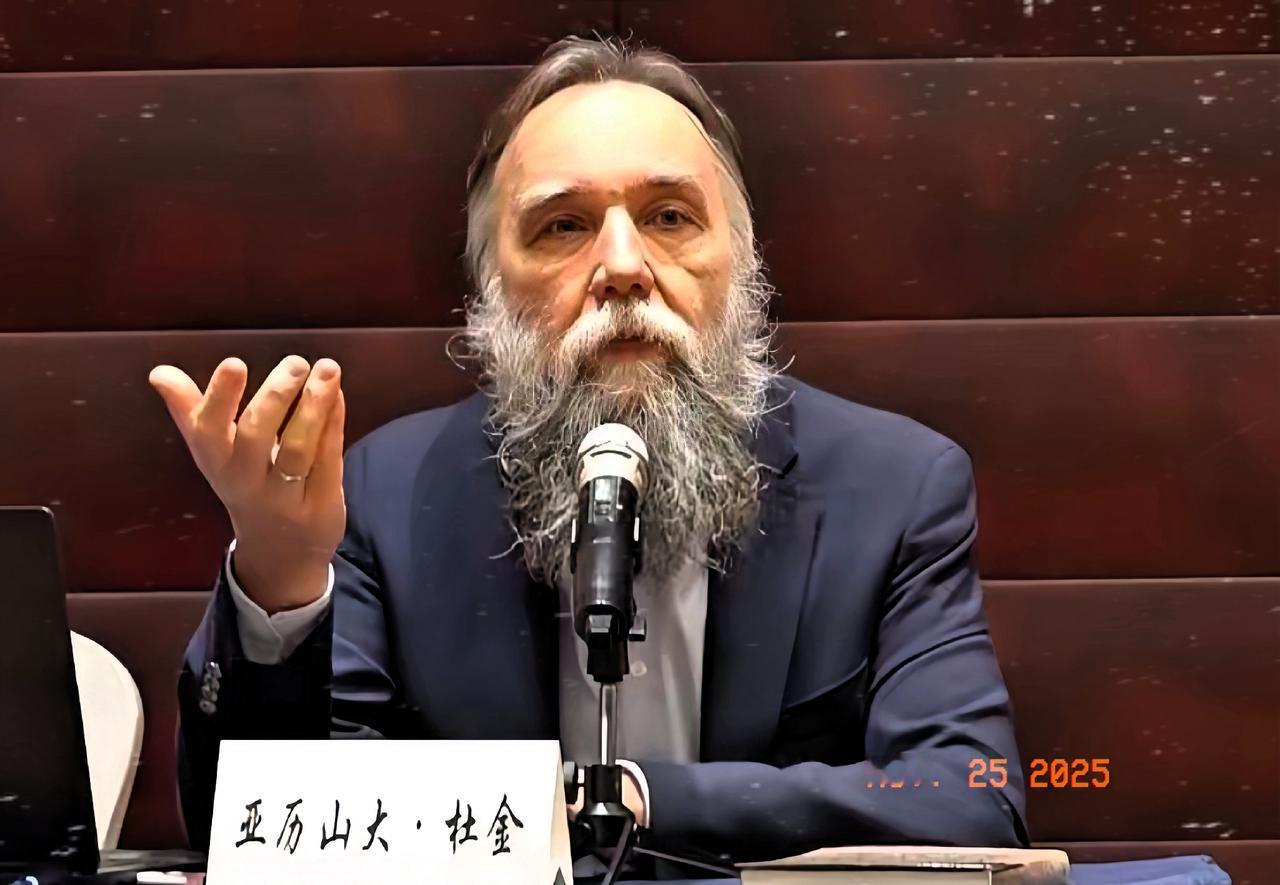 被外界称为“普京大脑”的杜金曾警告中方，这话听着格外刺耳，却实打实话粗理不粗，他