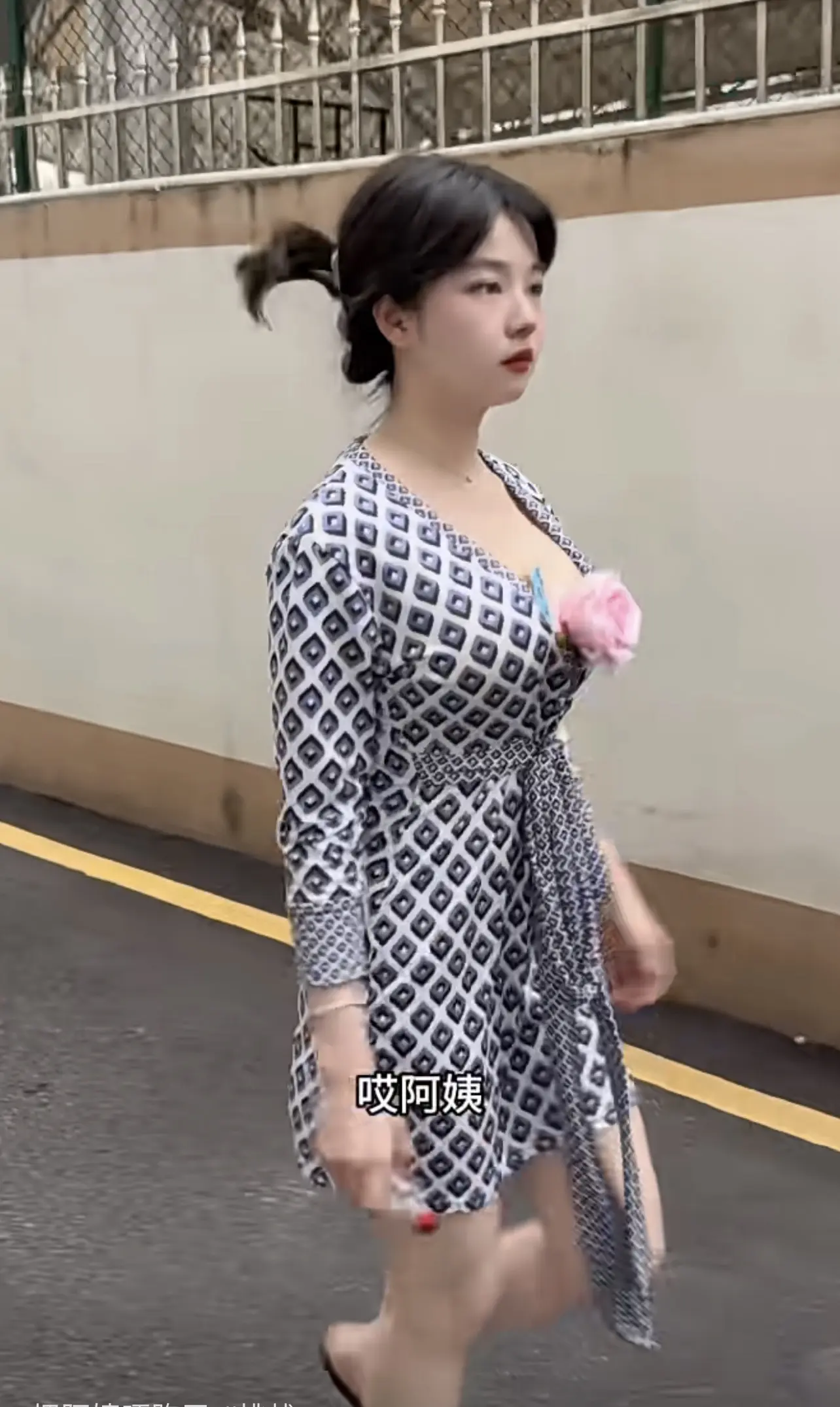这花是啥材质？我问的是花