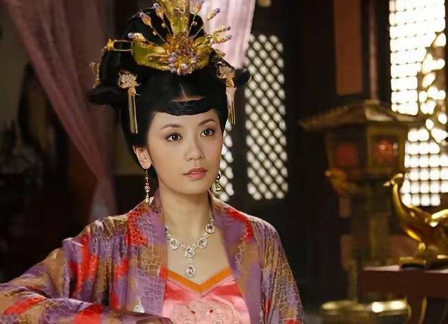 公元964年11月，李煜与大周后缠绵了一阵后，李煜突然来了恶趣味，邪笑着对大周后