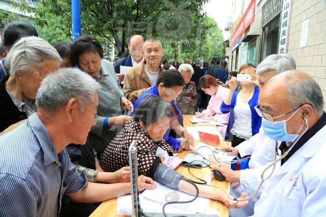 身体这3个信号一旦出现, 当心是高血压恶化了!