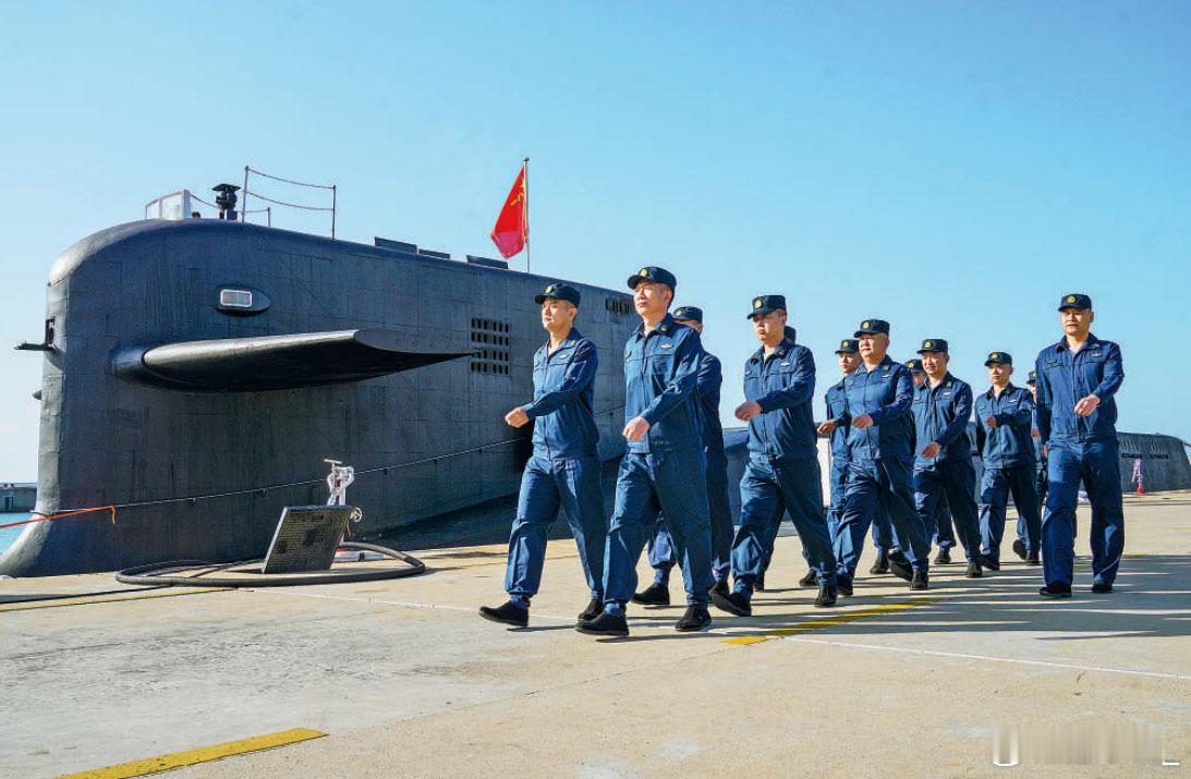 094A战略核潜艇完成任务返航后