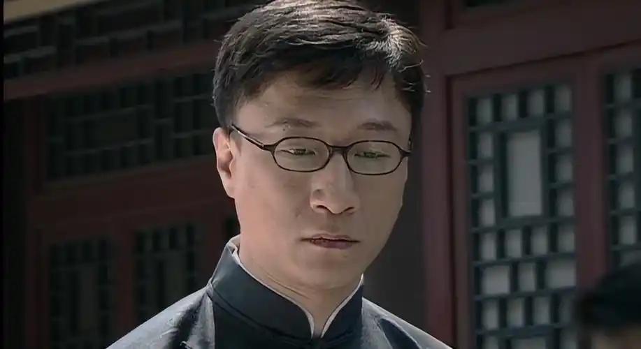 《沉默的荣耀》开播，戳破了《潜伏》的谎言，余则成的原型绝不可能是吴石由于和伟