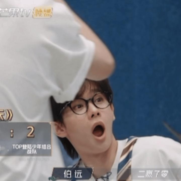张泽禹用两个问题把一首歌赢回家了张泽禹在《披荆斩棘》选歌绝了！卡牌比大小靠俩问题