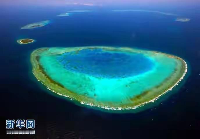 羚羊礁上建家园，何须外人来指路在浩渺的南中国海上，散布着无数岛礁，像撒在蓝色