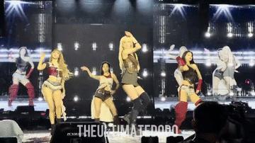 原来演唱会划水的另有其人，Jennie每次划水之后都要假装调麦[捂脸哭]朴彩英下次