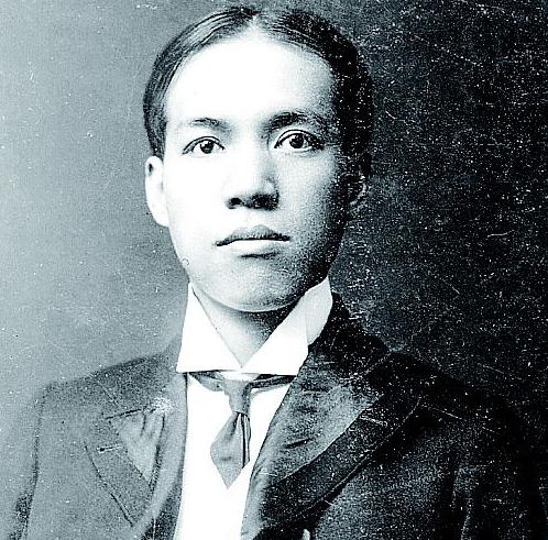 梁启超当年动手术的时候，值班护士标记位置的时候标记错了，把标记打在了健康的肾上，