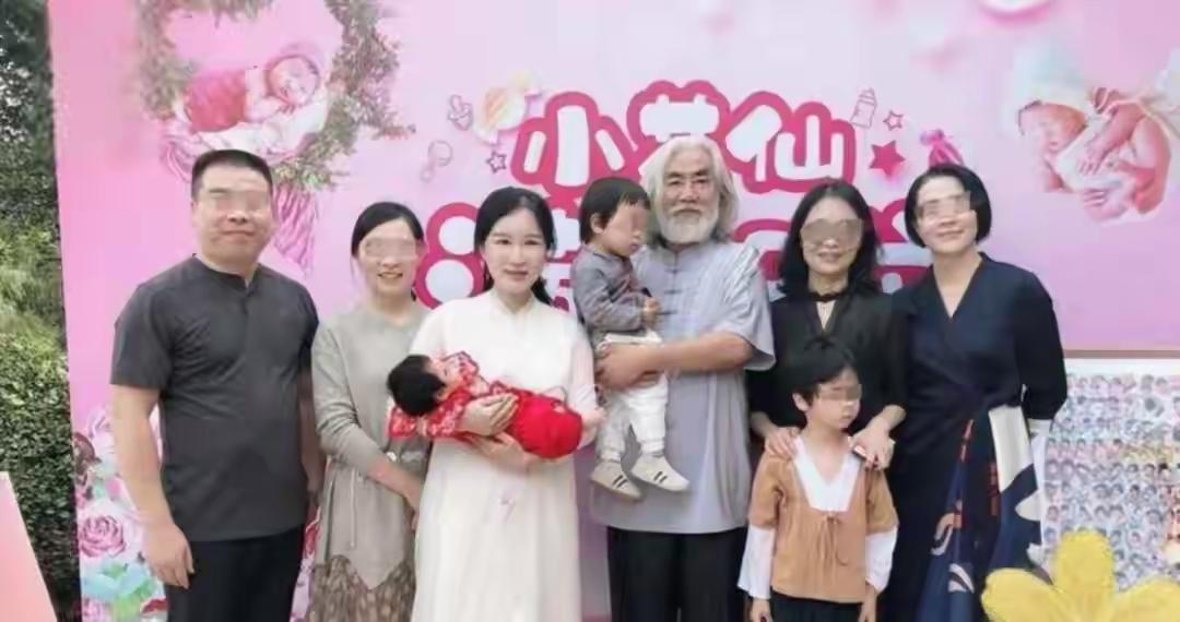 这个故事有点离奇，但确是真人真事。七旬临沂大学退休教师李守玉，1949年出生，在