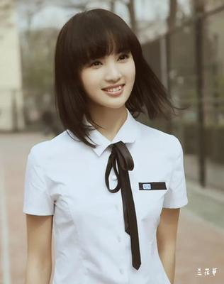 金晨年轻时候竟是这么美，简直嫩到可以掐出水来。貌似现在的她已经找不到从前的影子