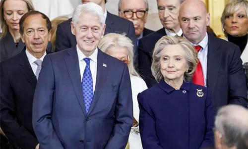 希拉里想再赌一次！据美媒2月5日消息，美国前国务卿希拉里·克林顿及其丈夫、美国